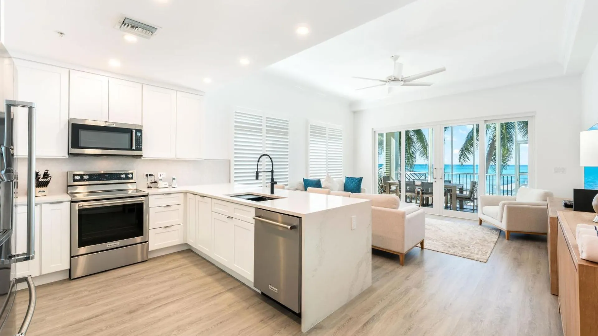 South Bay Beach Club 1 - 2 Bedroom 2 Bathroom Unit Dog City Isole Cayman